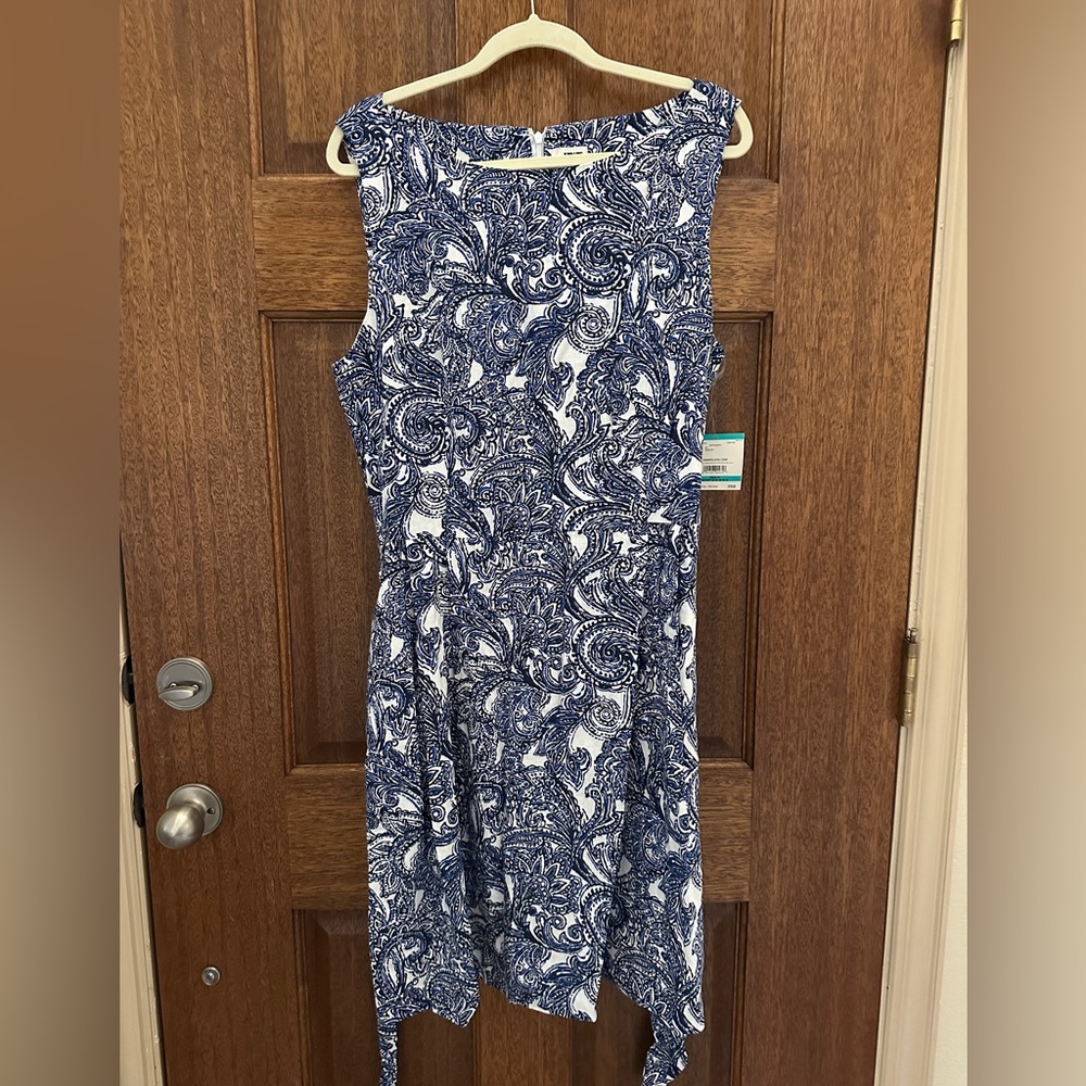 Anne Klein 16 sleeveless Elegant Blue and White Paisley Dress with wrap belt